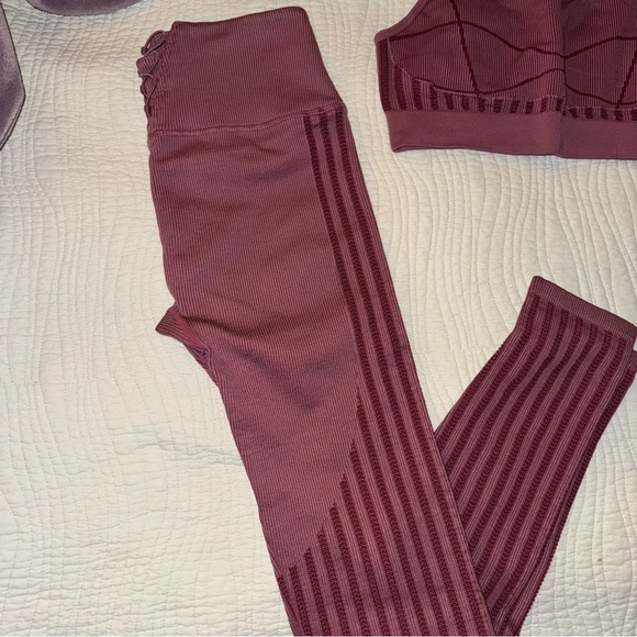 Fabletocs Maroon Small Set - Picture 3 of 6